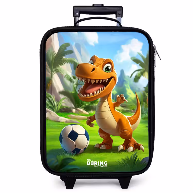 Kinderkoffer - Dino met een voetbal in groen landschap — 1