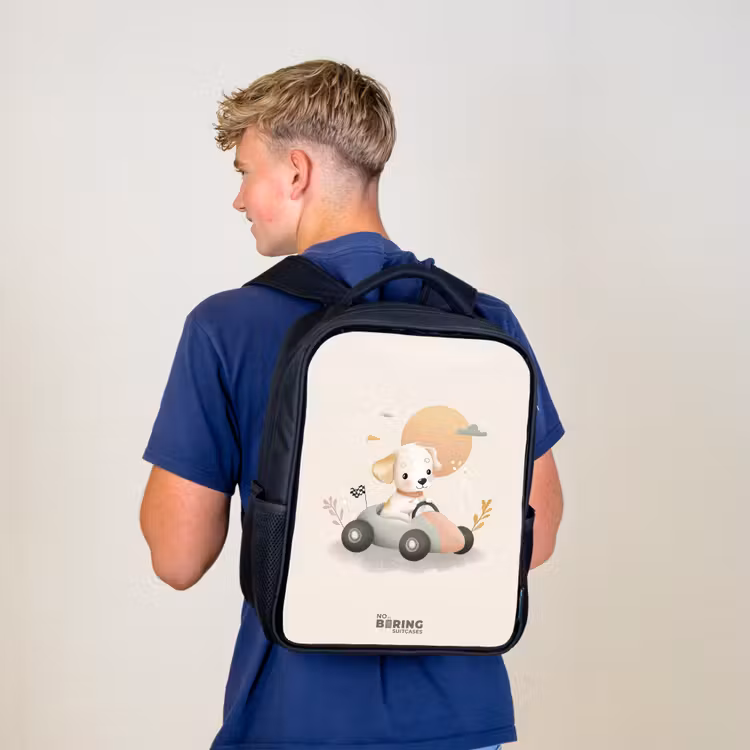 Kinderrugzak - Zwart - Puppy in een raceauto in beige kleuren — 6