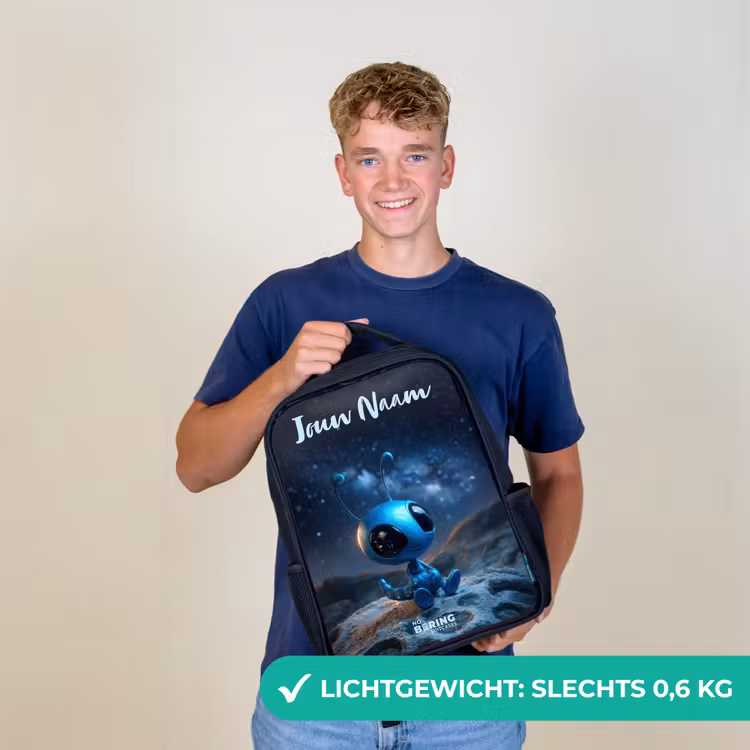 Kinderrugzak met naam - Zwart - Blauw buitenaards wezentje onder sterrenhemel — 3