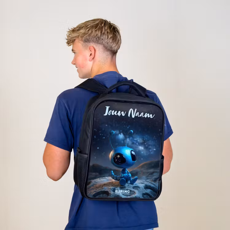 Kinderrugzak met naam - Zwart - Blauw buitenaards wezentje onder sterrenhemel — 6