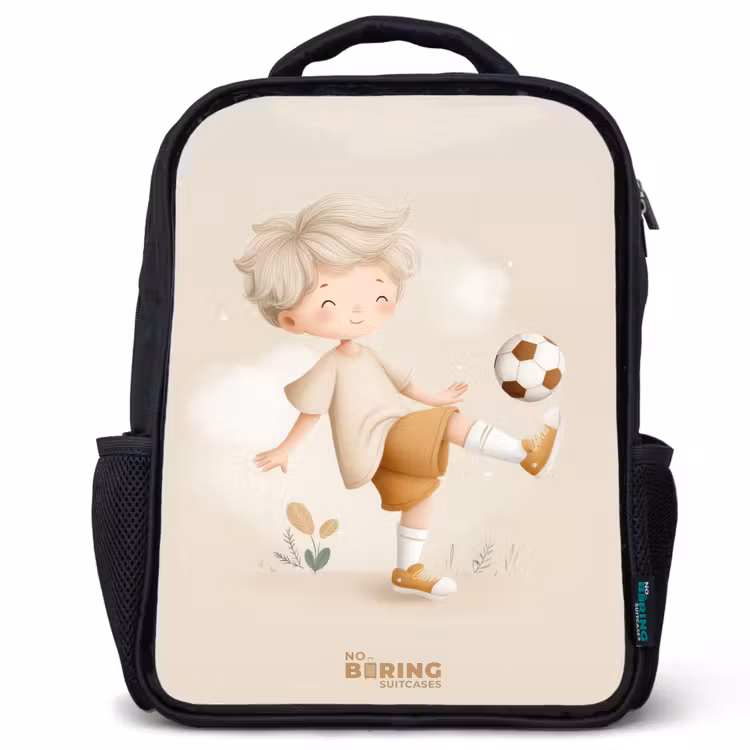 Kinderrugzak - Zwart - Jongen met een voetbal in beige kleuren — 1