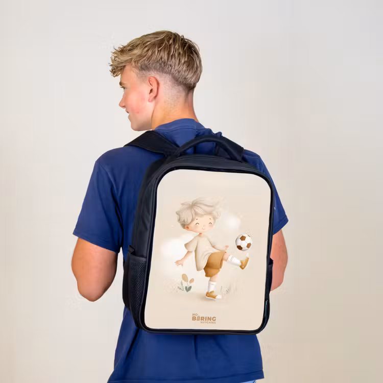 Kinderrugzak - Zwart - Jongen met een voetbal in beige kleuren — 6