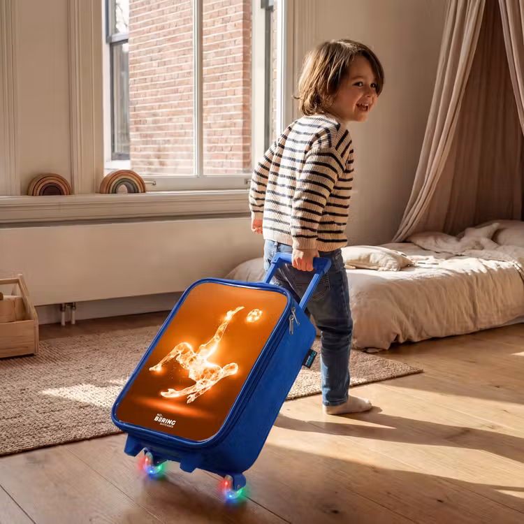 Kinderkoffer - Blauw - Oranje lichtvoetballer in zweefmoment — 3
