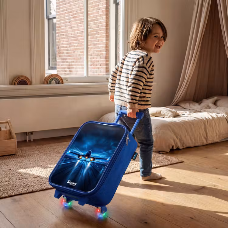 Kinderkoffer - Blauw - Vliegtuig opstartend in futuristisch nachtlandschap — 3