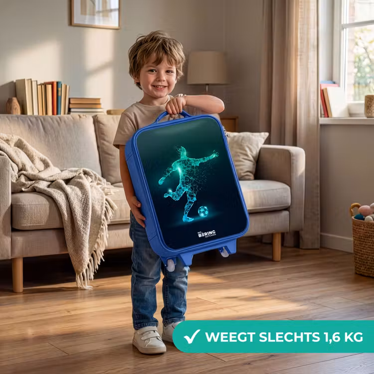 Kinderkoffer - Blauw - Voetballer trapt met kracht in digitale vorm — 2