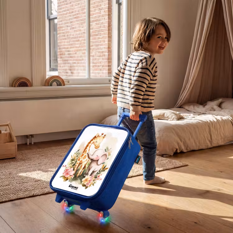 Kinderkoffer - Blauw - Giraffe en olifant tussen bloemen op witte achtergrond — 3