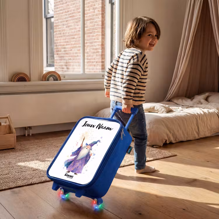 Kinderkoffer met naam - Blauw - Oude tovenaar met staf — 3