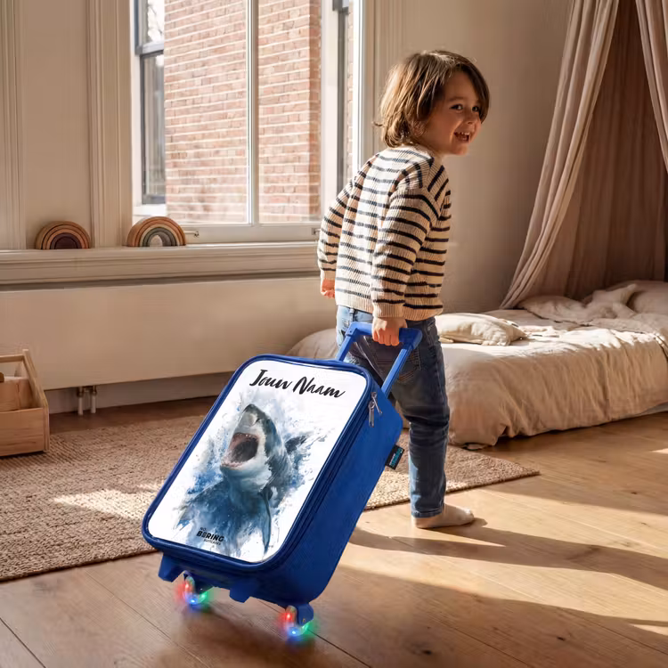 Kinderkoffer met naam - Blauw - Aanvallende haai in waterverf — 3