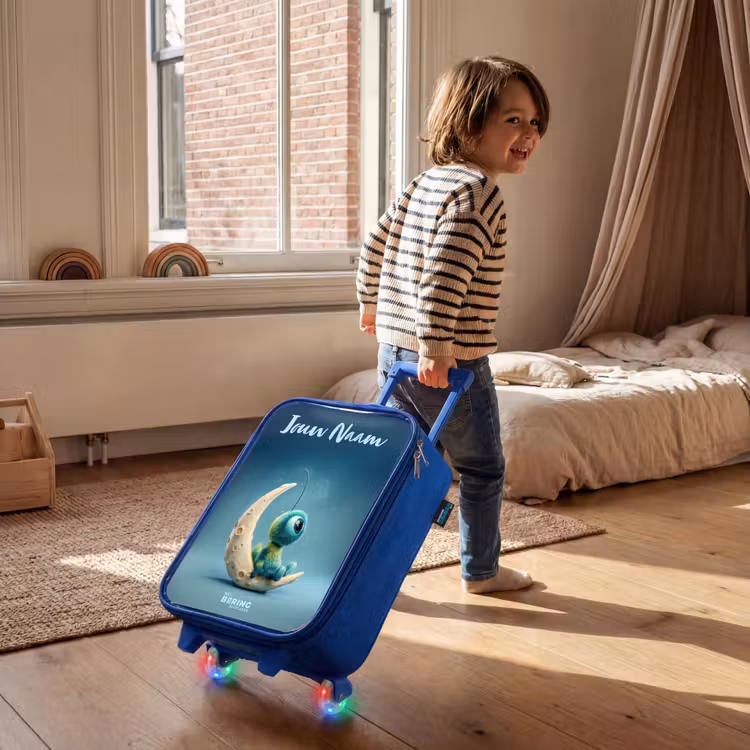 Kinderkoffer met naam - Blauw - Dromerig Wezentje op de Maan — 3