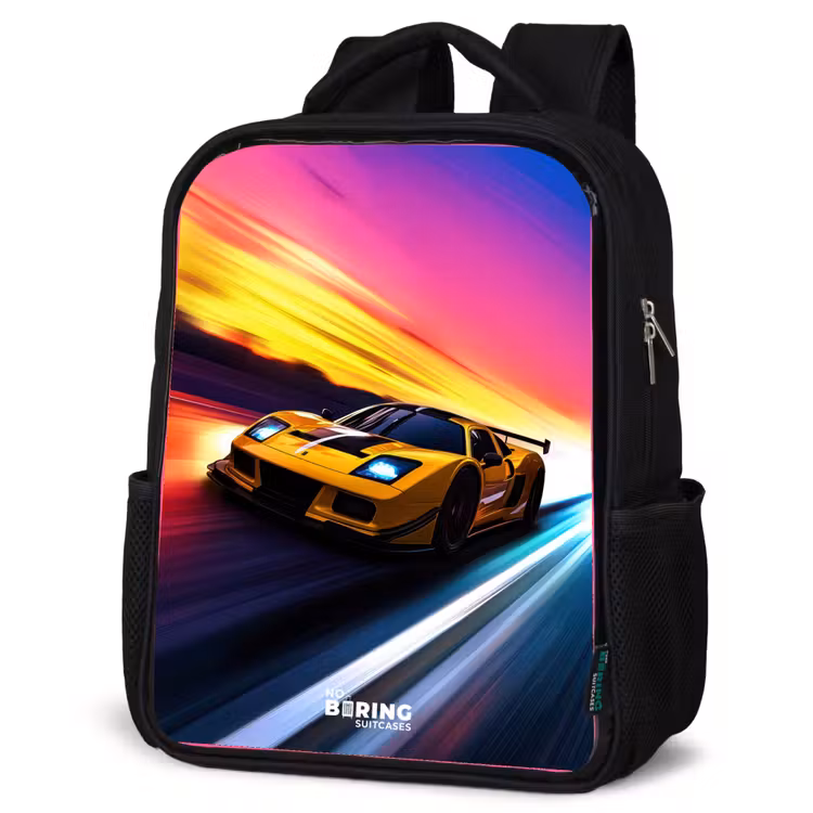 Kinderrugzak - Zwart - Gele raceauto bij kleurrijke zonsondergang — 7