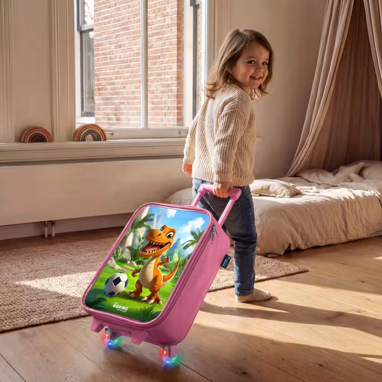 Kinderkoffer - Roze - Dino met een voetbal in groen landschap — 3