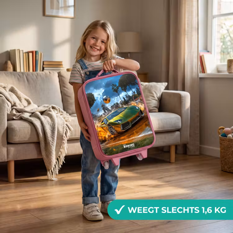 Kinderkoffer - Roze - Sportauto knalt door voetbalveld met bal — 2