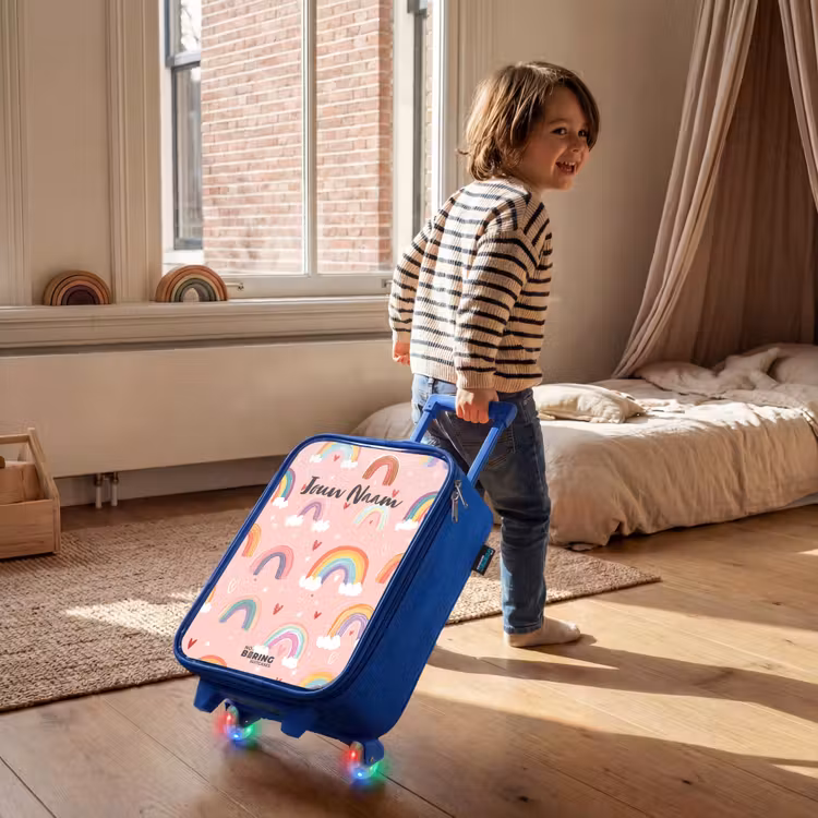 Kinderkoffer - Blauw - Regenbogen op een roze achtergrond — 3