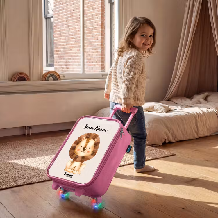 Kinderkoffer met naam - Roze - Lamar Leeuw — 3
