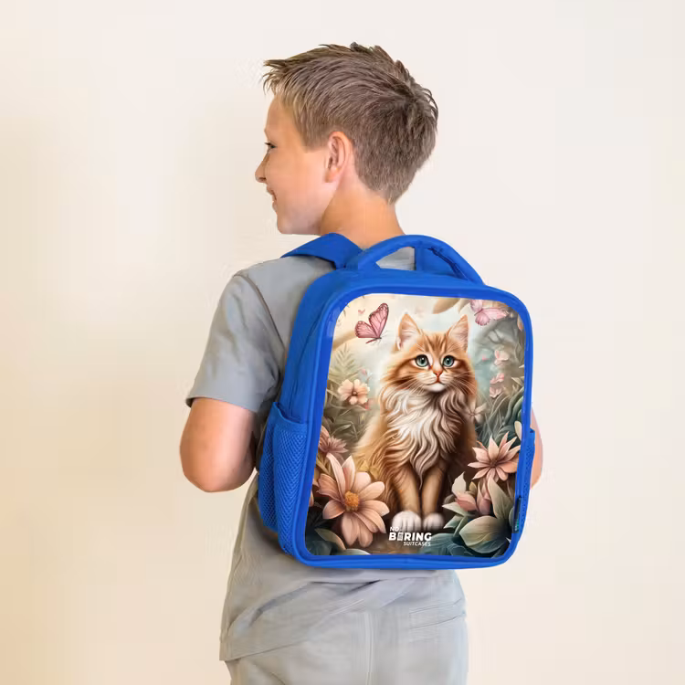 Kinderrugzak - Blauw - Kat in bloemenveld met roze vlinders. — 3
