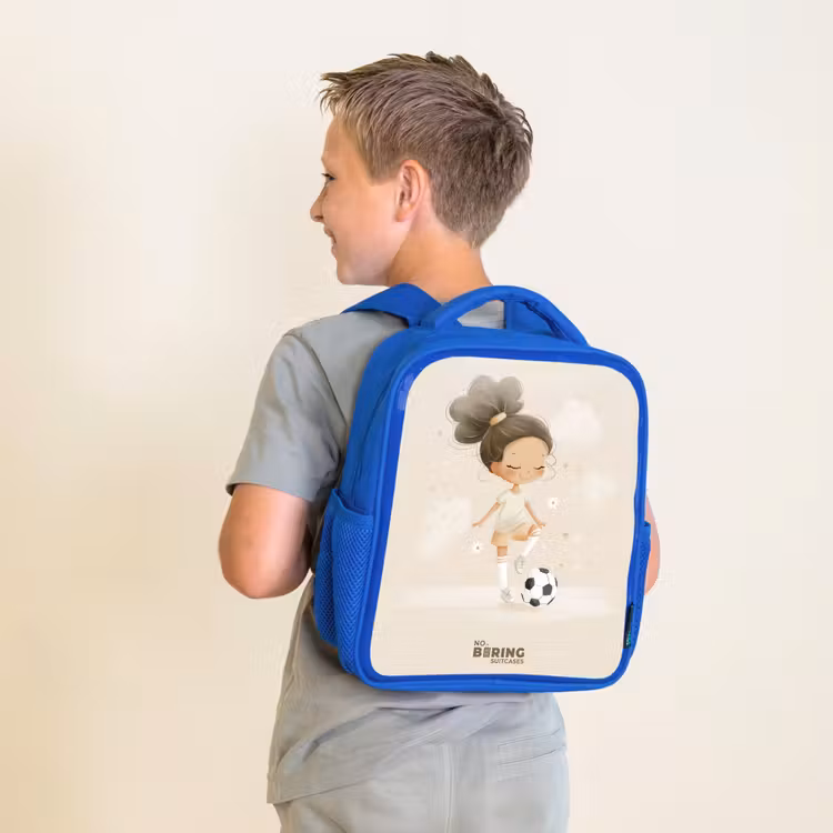 Kinderrugzak - Blauw - Meisje met een voetbal in beige kleuren — 3