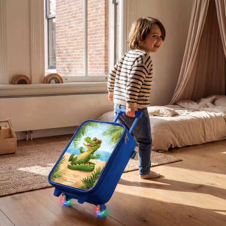 Kinderkoffer - Blauw - Krokodil met zonnebril ontspant op het strand — 3
