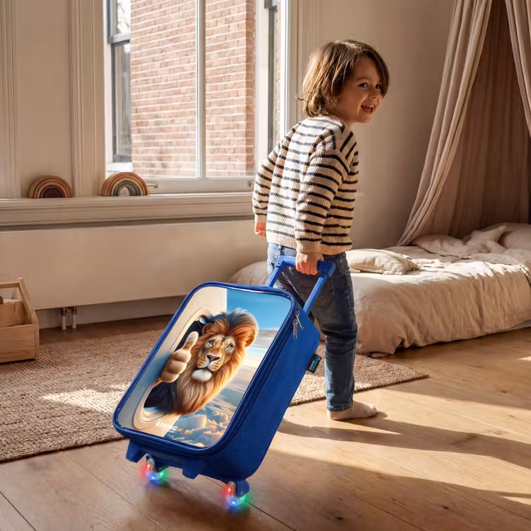 Kinderkoffer - Blauw - Leeuw uit een vliegtuigraam met zijn duim omhoog — 3