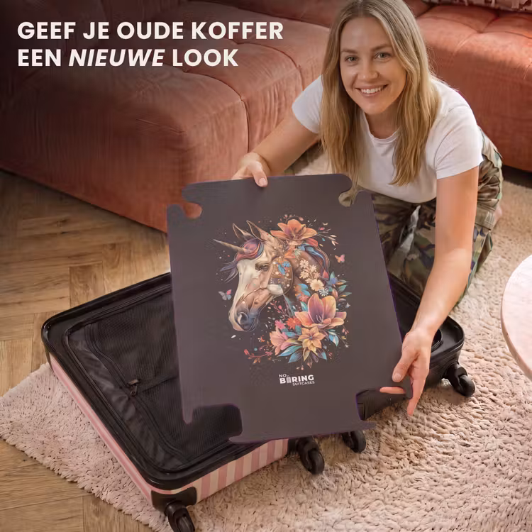 CaseSwap™ - Eenhoorn en Bloemen op Zwarte Achtergrond — 3